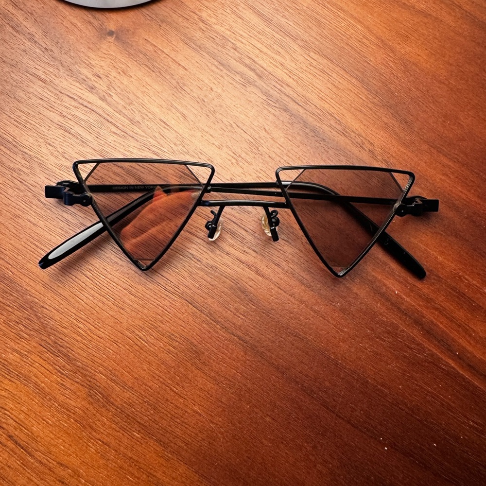 CLEO NICCI Triangle Sunglasses